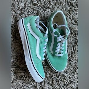 💚💚 SOLD 💚💚 Vans Old Skool size 7.5 Womens or size 6 Mens in MINT.